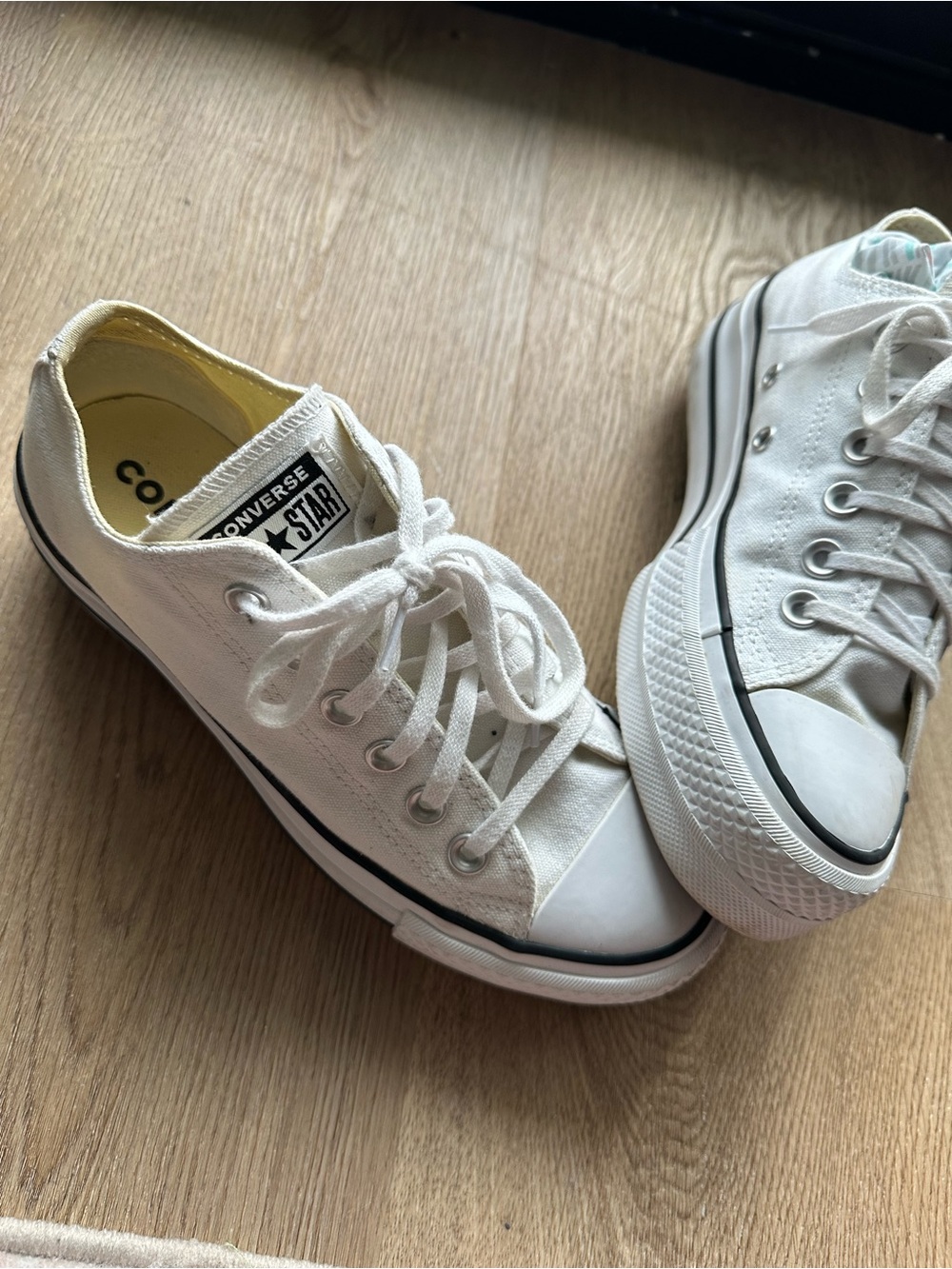 Womens Converse Chuck Taylor All Star Lift Platform Low Top sneakers in white - - Picture 3 of 7